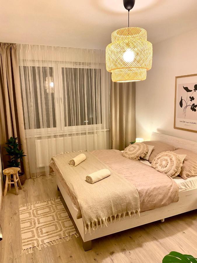 The Elite Suite Downtown A/C & Garage Parking Bratislava Luaran gambar