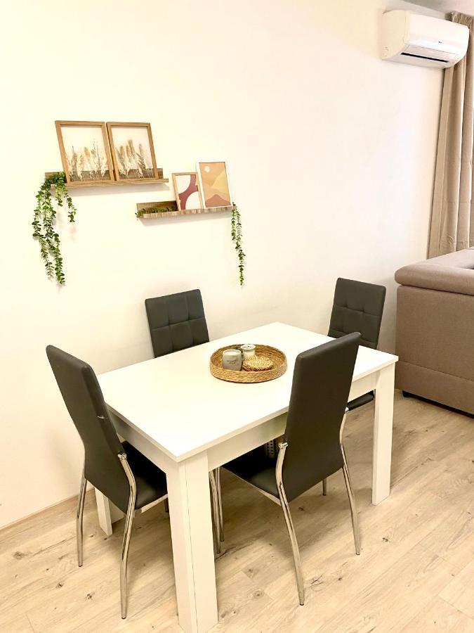 The Elite Suite Downtown A/C & Garage Parking Bratislava Luaran gambar