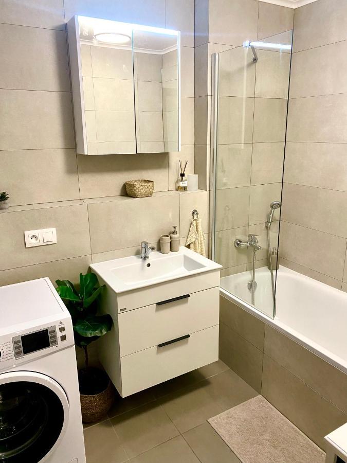 The Elite Suite Downtown A/C & Garage Parking Bratislava Luaran gambar