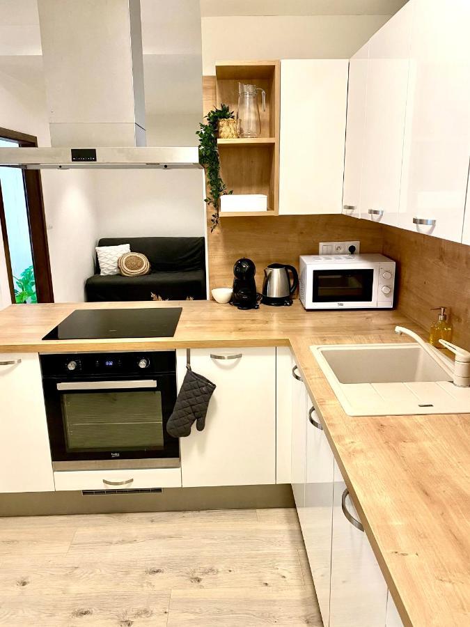The Elite Suite Downtown A/C & Garage Parking Bratislava Luaran gambar